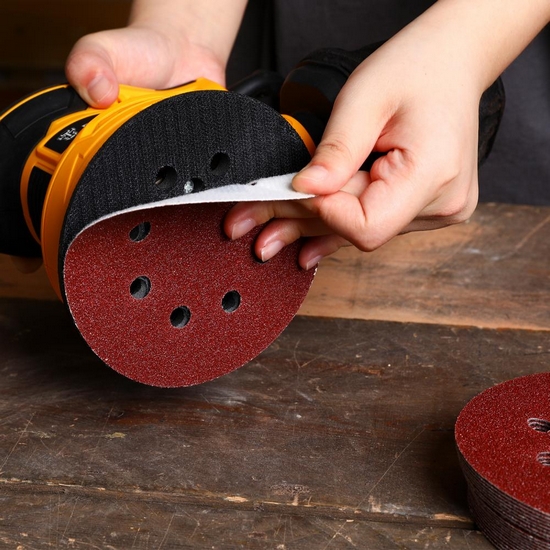 Набор шлифовальных кругов D 125 мм зерно P60, P80, P100, P120, P150, P180, P240, P320, P400, P600 DEKO SD150 (150 шт)