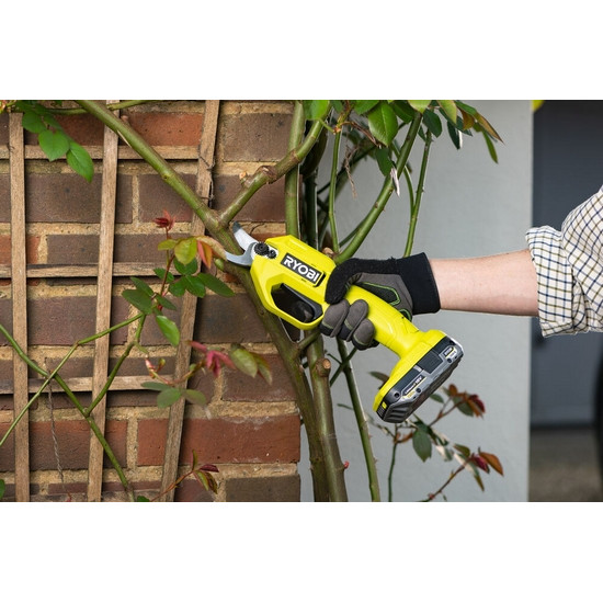 ONE + / Секатор (сучкорез) RYOBI RY18SCA-0 (без батареи) ONE + / Секатор (сучкорез) RYOBI RY18SCA-0 (без батареи)