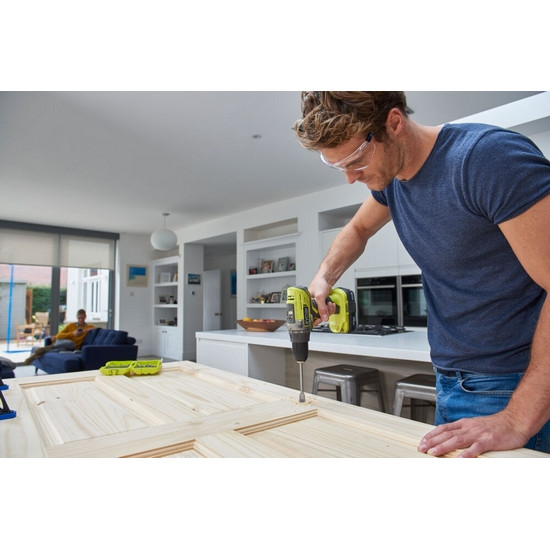 ONE + / Дрель-шуруповерт RYOBI R18DD3 (без батареи) ONE + / Дрель-шуруповерт RYOBI R18DD3 (без батареи)