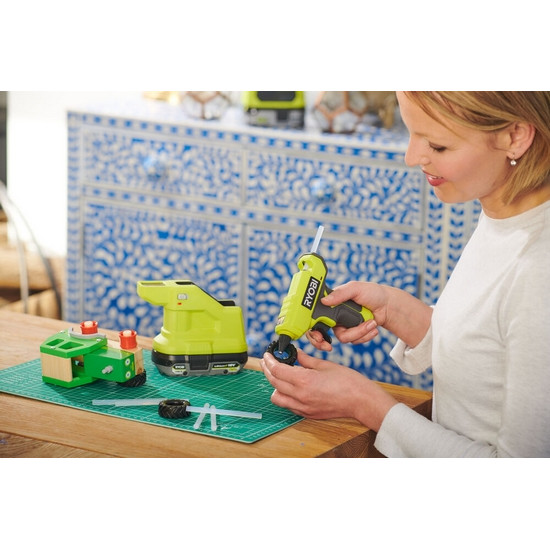 ONE + / Термоклеевой пистолет RYOBI RGLM18-0 (без батареи)