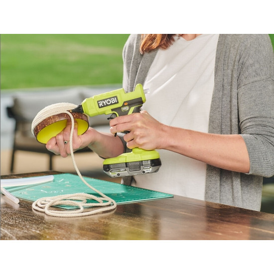 ONE + / Термоклеевой пистолет RYOBI RGLU18-0 ONE + / Термоклеевой пистолет RYOBI RGLU18-0
