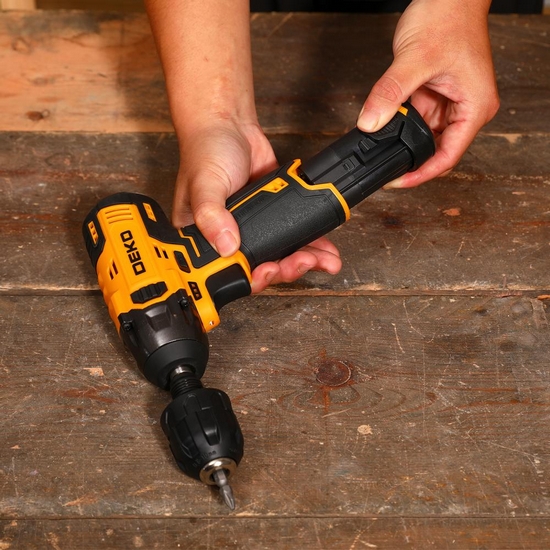 Винтоверт аккумуляторный DEKO DKIS12-Li SET