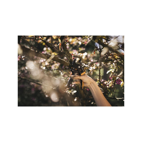 Секатор контактный FISKARS PowerStep с храповым механизмом Секатор контактный FISKARS PowerStep с храповым механизмом