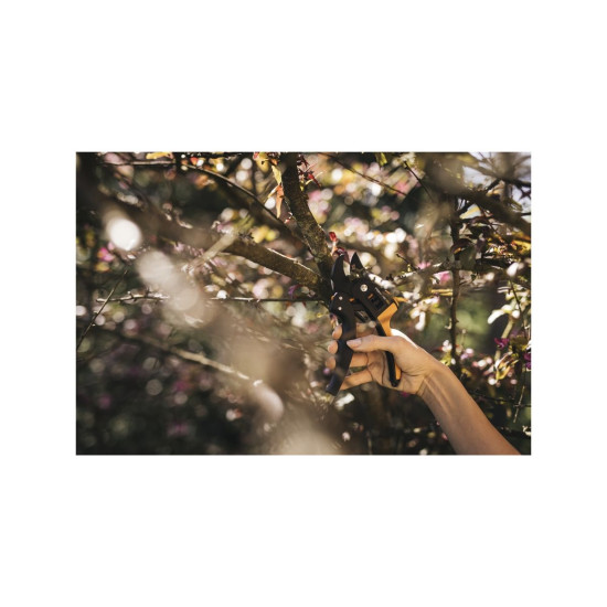 Секатор контактный FISKARS PowerStep с храповым механизмом Секатор контактный FISKARS PowerStep с храповым механизмом