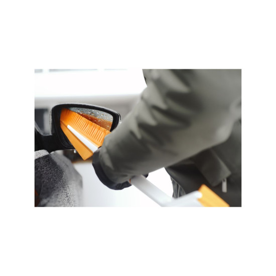 Щетка для снега со скребком SnowXpert FISKARS Щетка для снега со скребком SnowXpert FISKARS