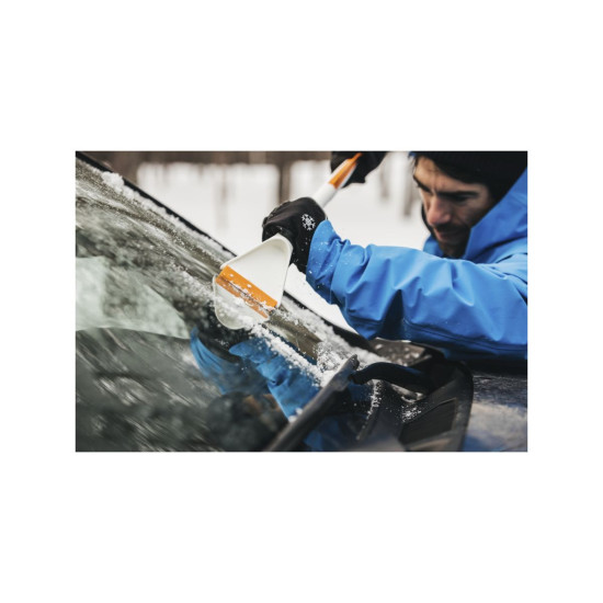 Щетка для снега со скребком SnowXpert FISKARS Щетка для снега со скребком SnowXpert FISKARS