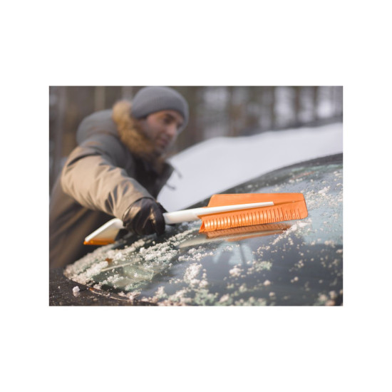 Щетка для снега со скребком SnowXpert FISKARS Щетка для снега со скребком SnowXpert FISKARS