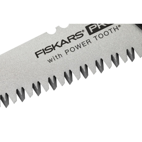 Пила зубчатая с ножнами PowerTooth 8 зубьев на дюйм FISKARS Пила зубчатая с ножнами PowerTooth 8 зубьев на дюйм FISKARS
