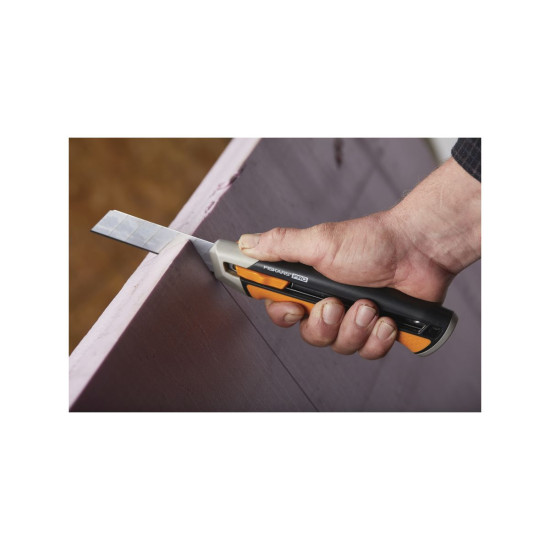 Нож с выдвижным, сменным лезвием 25мм CarbonMax FISKARS Нож с выдвижным, сменным лезвием 25мм CarbonMax FISKARS
