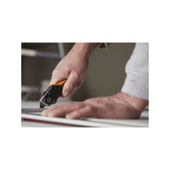 Нож для гипсокартона со сменным лезвием CarbonMax FISKARS Нож для гипсокартона со сменным лезвием CarbonMax FISKARS