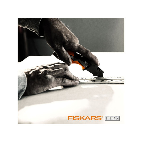 Нож строительный складной, со сменным лезвием CarbonMax FISKARS Нож строительный складной, со сменным лезвием CarbonMax FISKARS