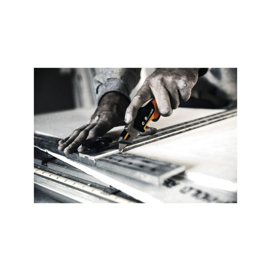 Нож строительный складной, со сменным лезвием CarbonMax FISKARS Нож строительный складной, со сменным лезвием CarbonMax FISKARS