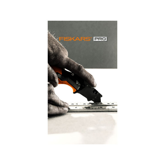 Нож строительный складной, со сменным лезвием CarbonMax FISKARS Нож строительный складной, со сменным лезвием CarbonMax FISKARS