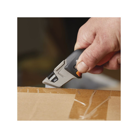 Нож строительный складной, со сменным лезвием CarbonMax FISKARS Нож строительный складной, со сменным лезвием CarbonMax FISKARS