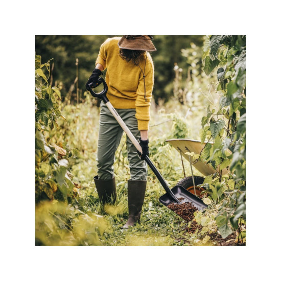 Лопата совковая с дер. черенком и ручкой FISKARS Лопата совковая с дер. черенком и ручкой FISKARS