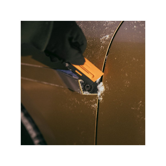 Щетка для снега 63см со скребком Plus FISKARS Щетка для снега 63см со скребком Plus FISKARS