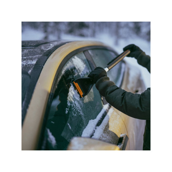 Щетка для снега 63см со скребком Plus FISKARS Щетка для снега 63см со скребком Plus FISKARS